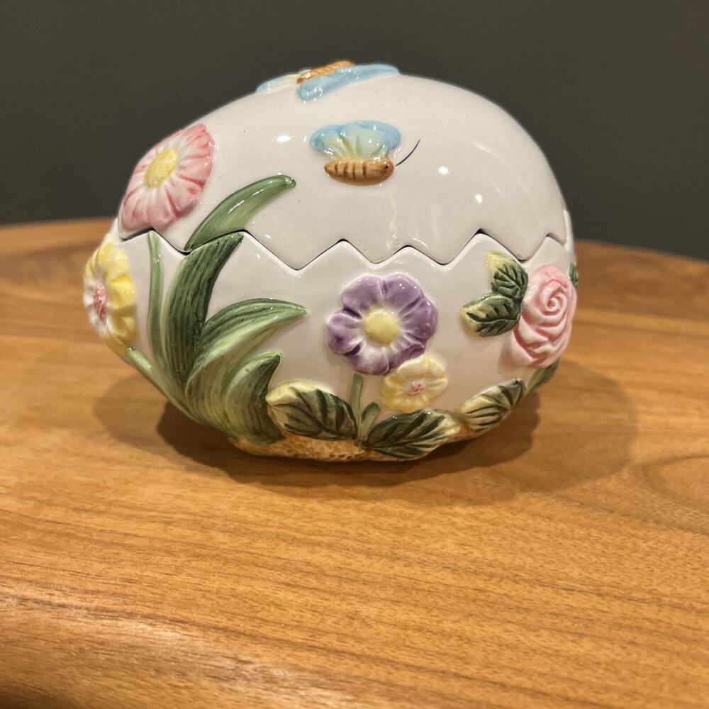 Cottage Core Vintage‎ Porcelain Easter Egg Trinkets Jewelry Flowers Butterfly